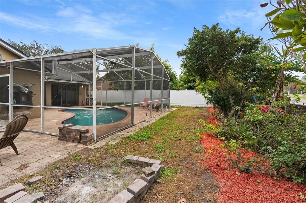 For Sale: $480,000 (4 beds, 2 baths, 2587 Square Feet)