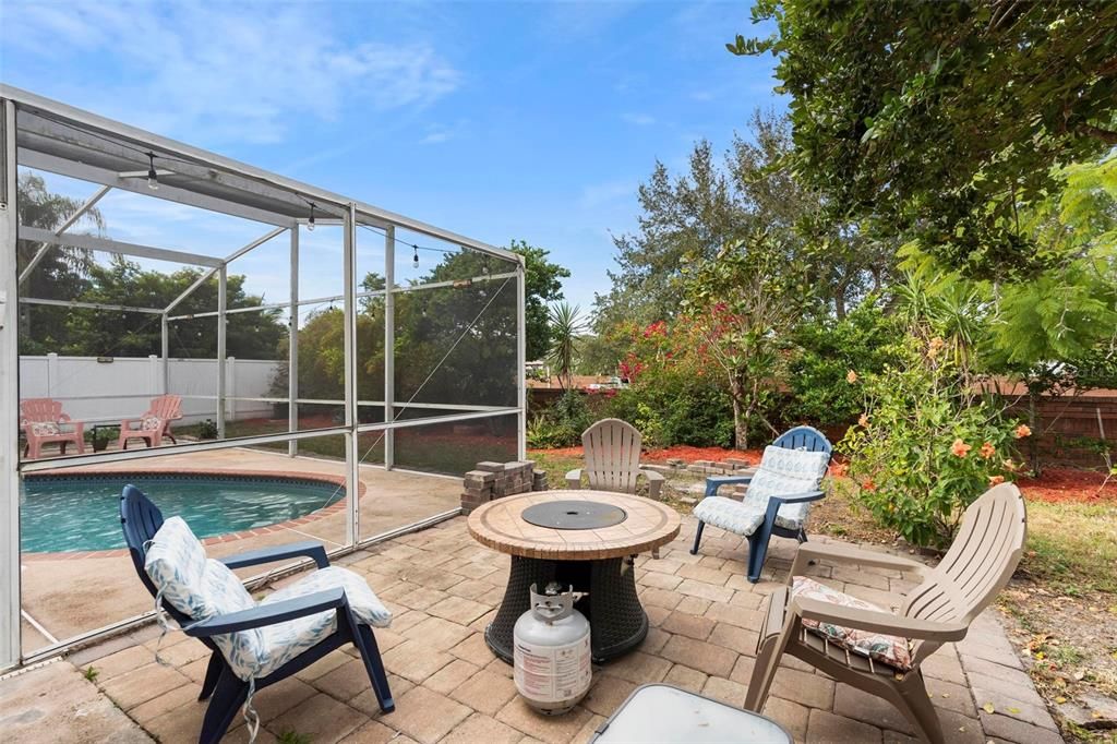 For Sale: $480,000 (4 beds, 2 baths, 2587 Square Feet)