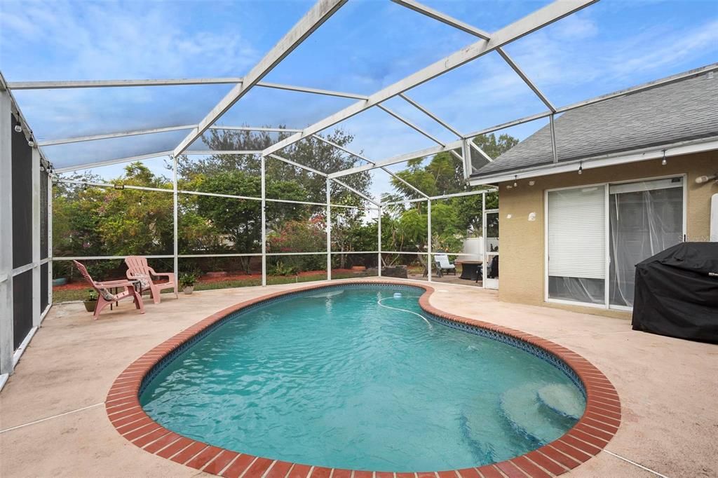 For Sale: $480,000 (4 beds, 2 baths, 2587 Square Feet)