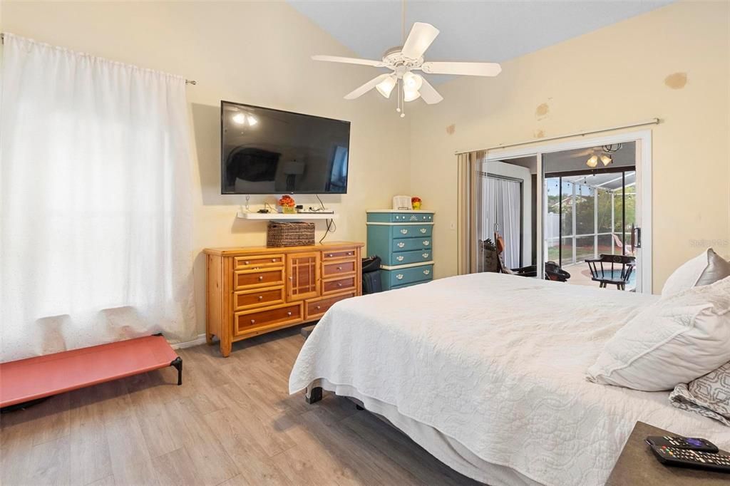 For Sale: $480,000 (4 beds, 2 baths, 2587 Square Feet)