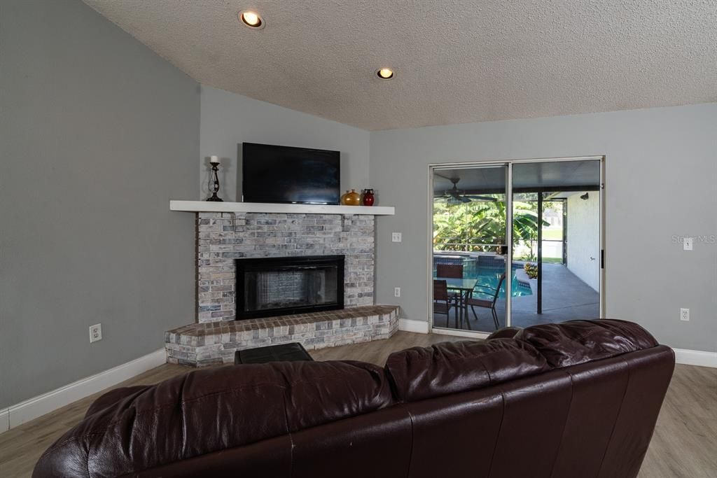 En Venta: $399,900 (3 camas, 2 baños, 1496 Pies cuadrados)