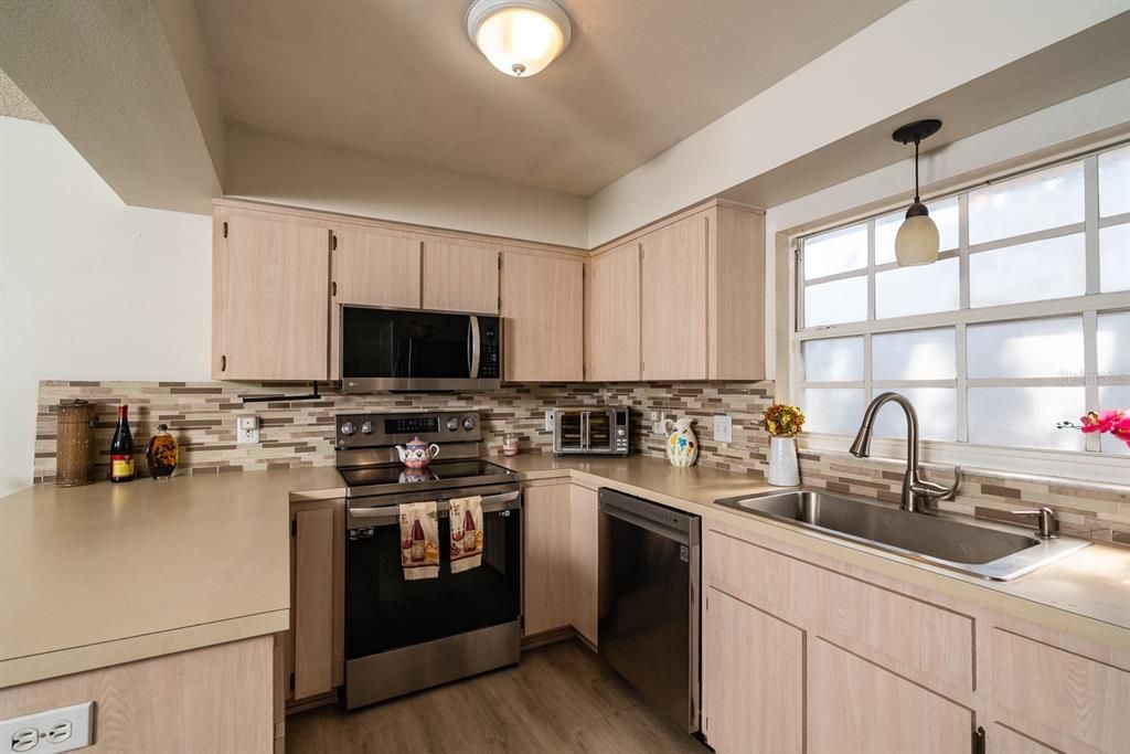 En Venta: $399,900 (3 camas, 2 baños, 1496 Pies cuadrados)