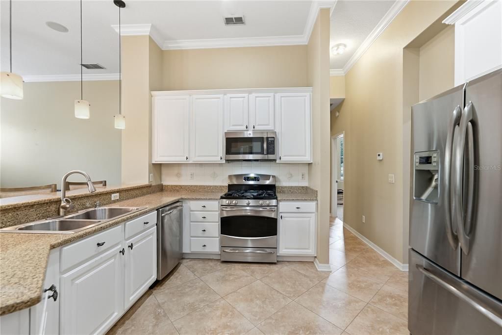 En Venta: $749,000 (4 camas, 3 baños, 2692 Pies cuadrados)