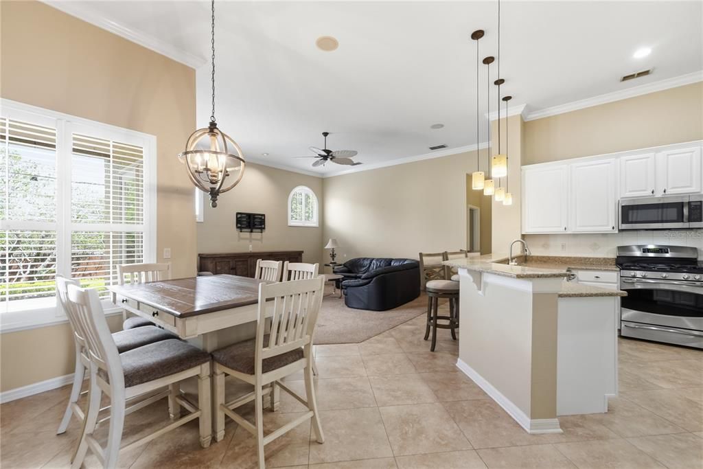 En Venta: $749,000 (4 camas, 3 baños, 2692 Pies cuadrados)