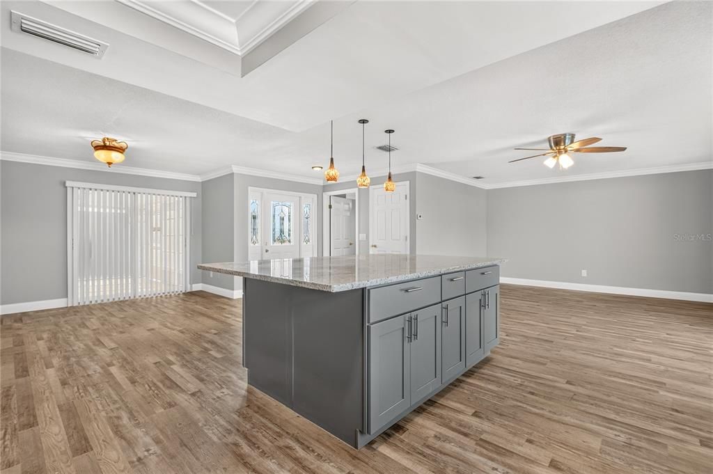 En Venta: $649,900 (3 camas, 3 baños, 1819 Pies cuadrados)