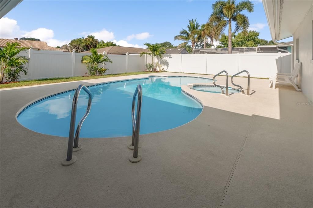 En Venta: $649,900 (3 camas, 3 baños, 1819 Pies cuadrados)