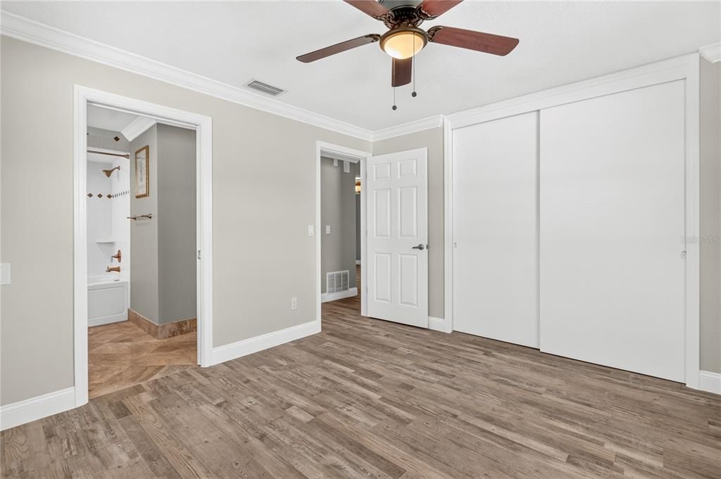 En Venta: $649,900 (3 camas, 3 baños, 1819 Pies cuadrados)