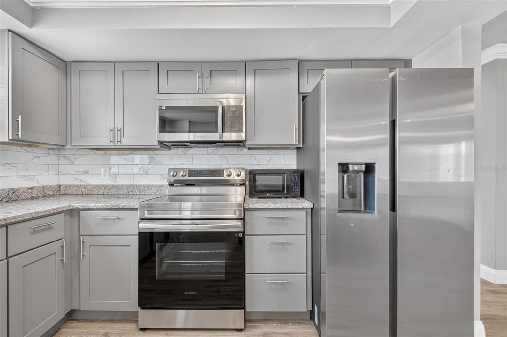 En Venta: $649,900 (3 camas, 3 baños, 1819 Pies cuadrados)