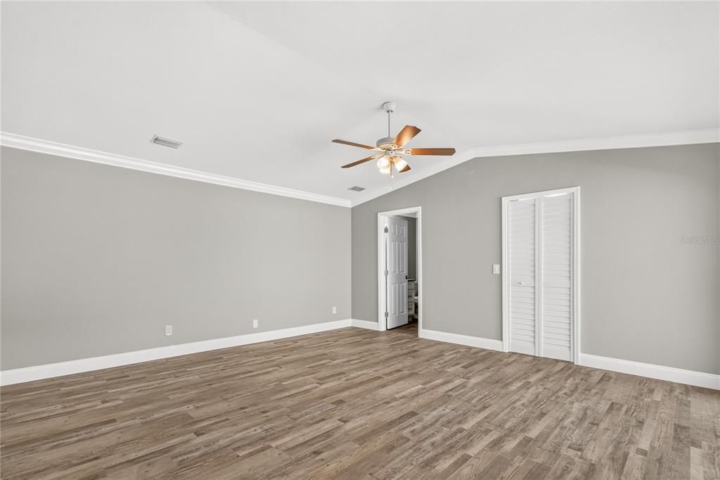 En Venta: $649,900 (3 camas, 3 baños, 1819 Pies cuadrados)