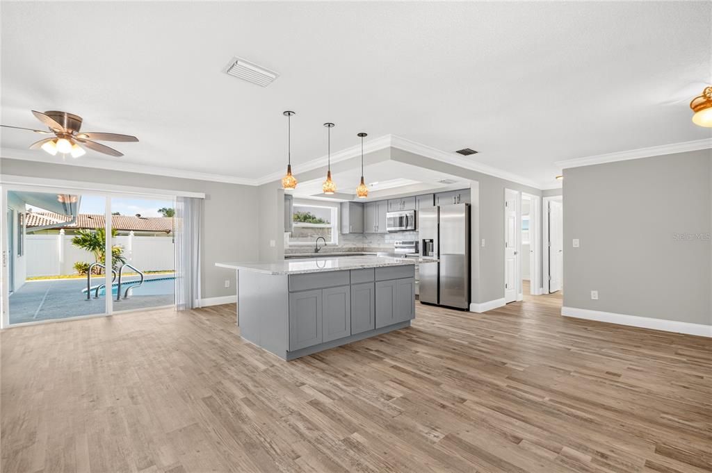 En Venta: $649,900 (3 camas, 3 baños, 1819 Pies cuadrados)