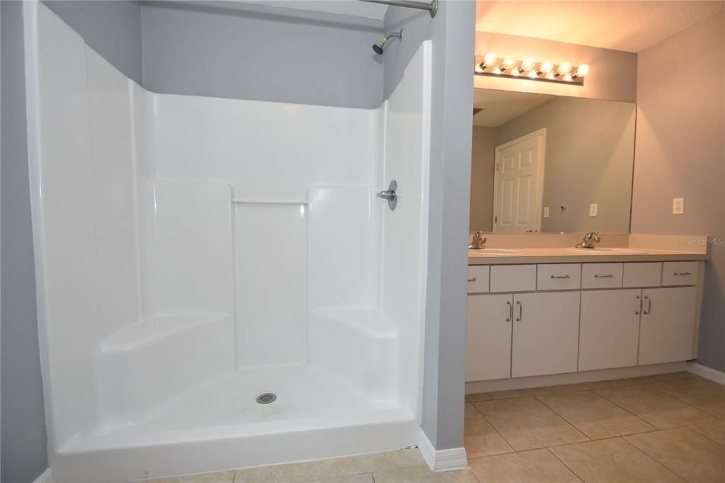 For Rent: $2,100 (4 beds, 2 baths, 2073 Square Feet)