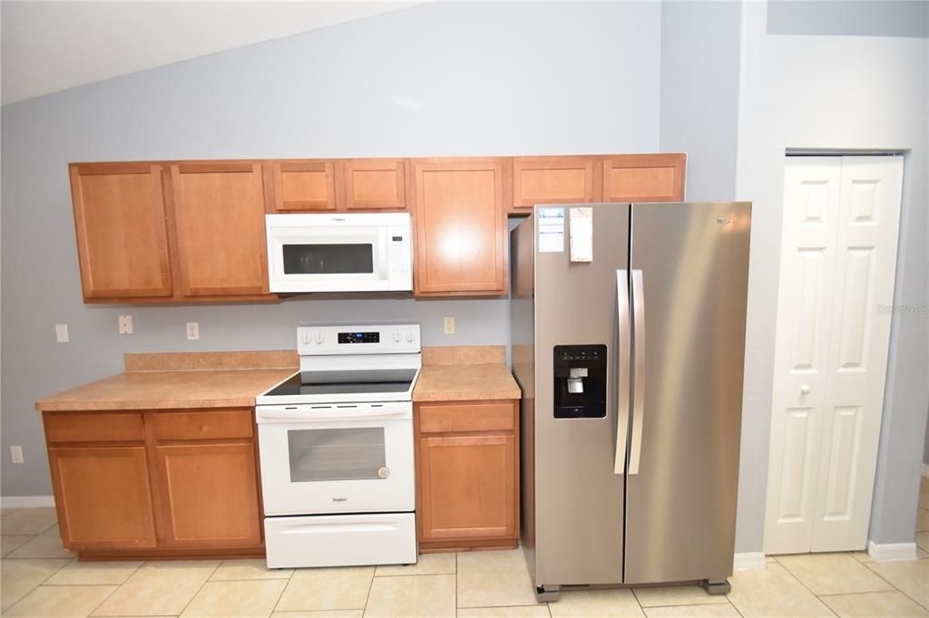 For Rent: $2,100 (4 beds, 2 baths, 2073 Square Feet)