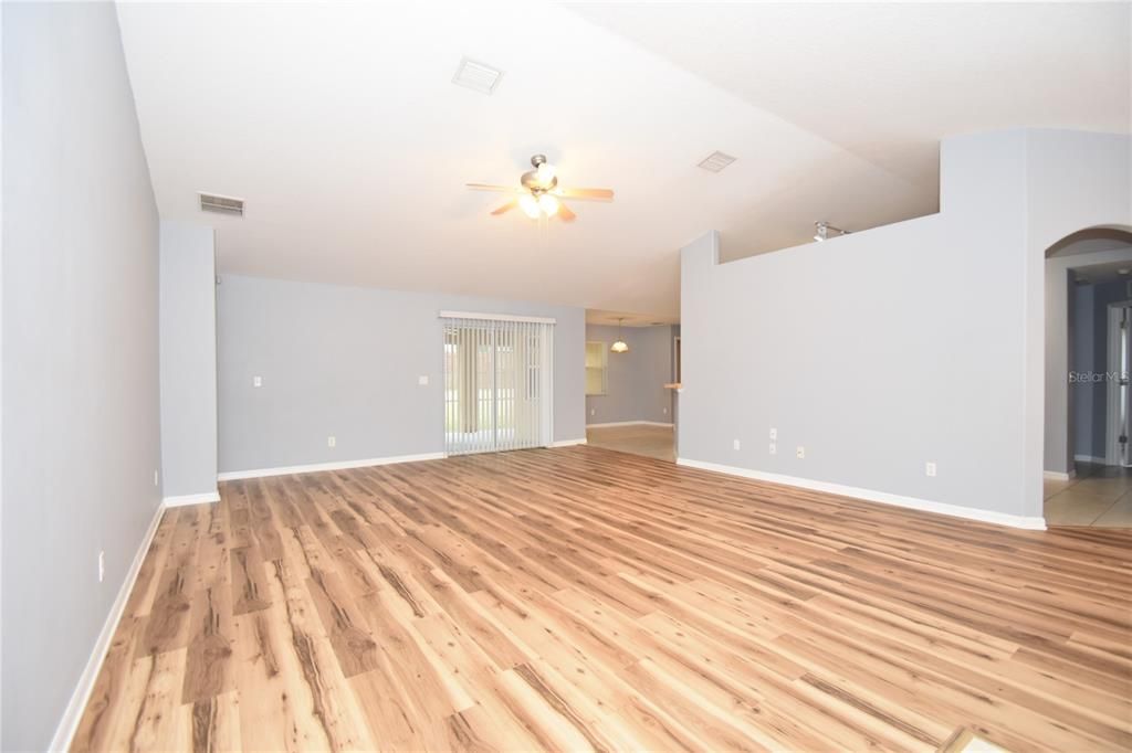 For Rent: $2,100 (4 beds, 2 baths, 2073 Square Feet)