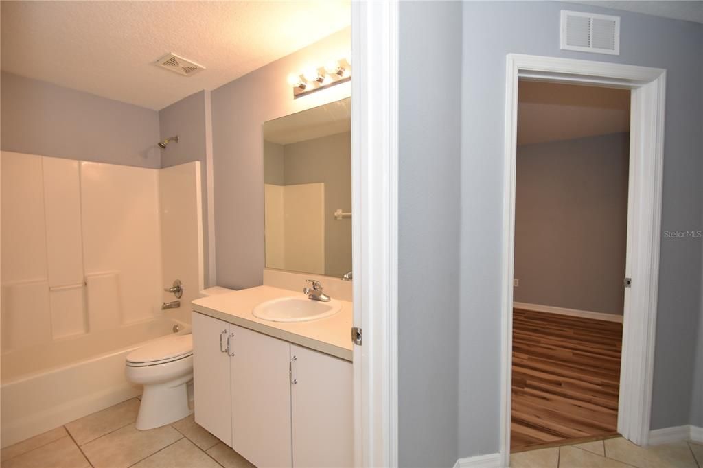 For Rent: $2,100 (4 beds, 2 baths, 2073 Square Feet)