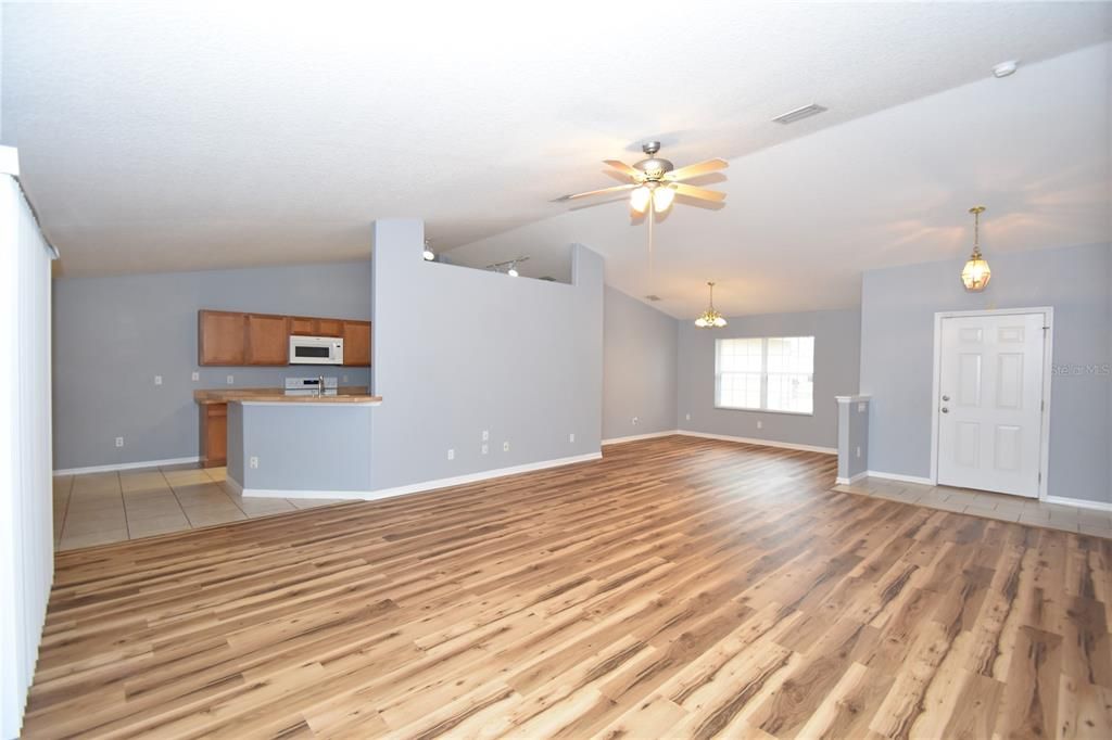 For Rent: $2,100 (4 beds, 2 baths, 2073 Square Feet)