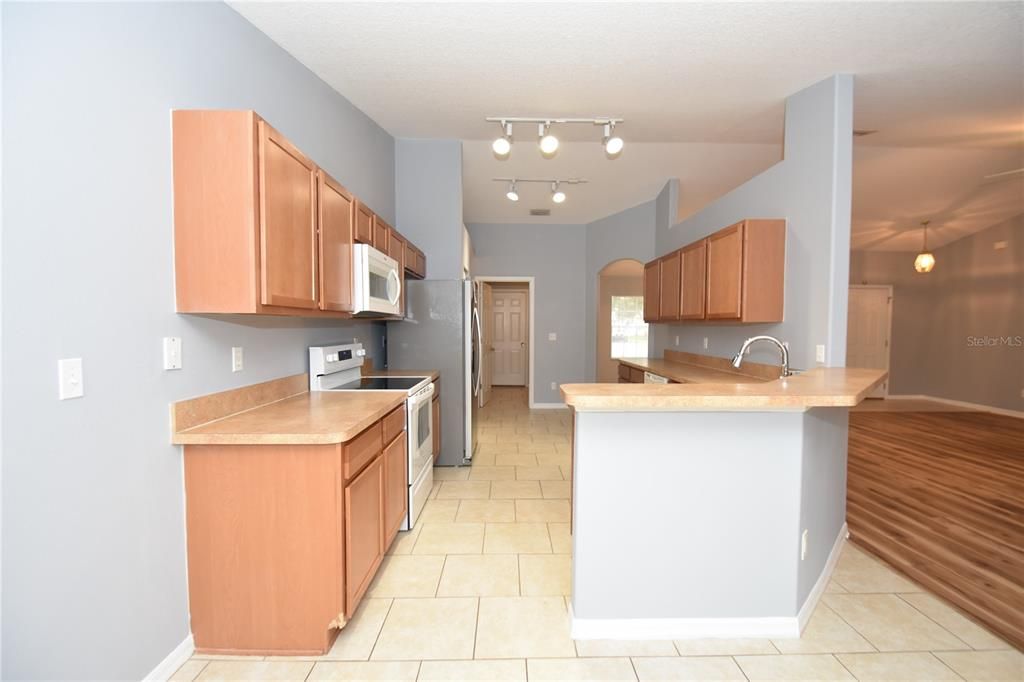 For Rent: $2,100 (4 beds, 2 baths, 2073 Square Feet)