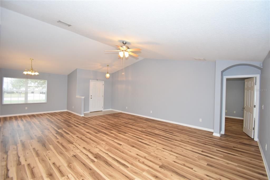 For Rent: $2,100 (4 beds, 2 baths, 2073 Square Feet)
