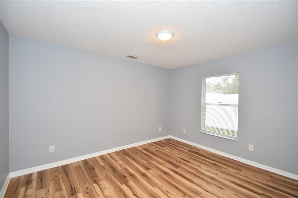 For Rent: $2,100 (4 beds, 2 baths, 2073 Square Feet)