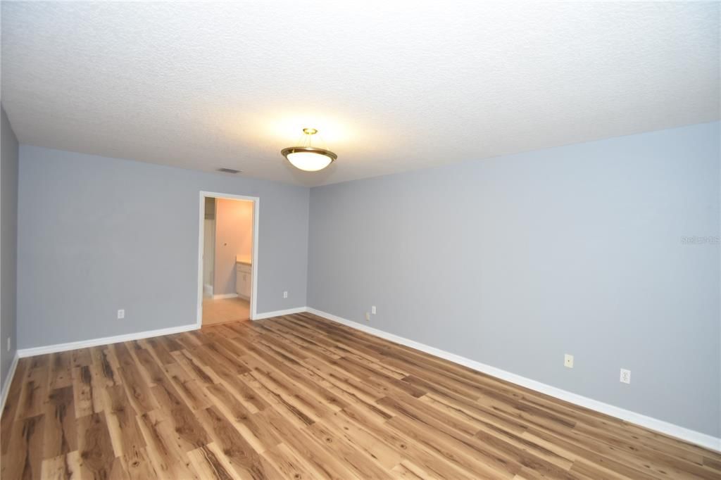 For Rent: $2,100 (4 beds, 2 baths, 2073 Square Feet)