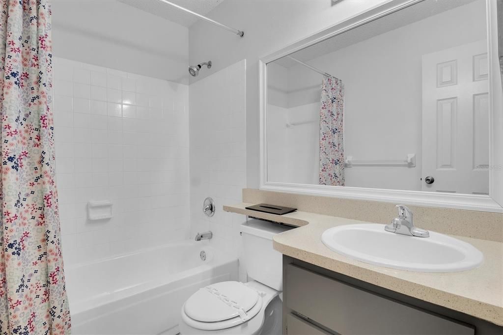 В аренду: $1,300 (2 спален, 2 ванн, 876 Квадратных фут)
