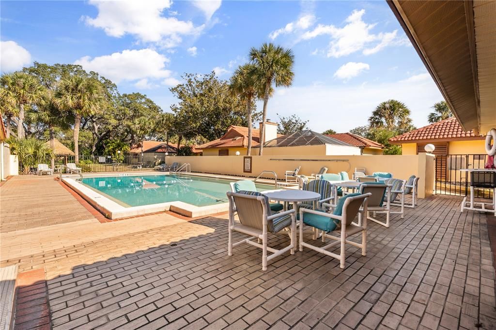 待售: $194,900 (2 贝兹, 2 浴室, 1064 平方英尺)