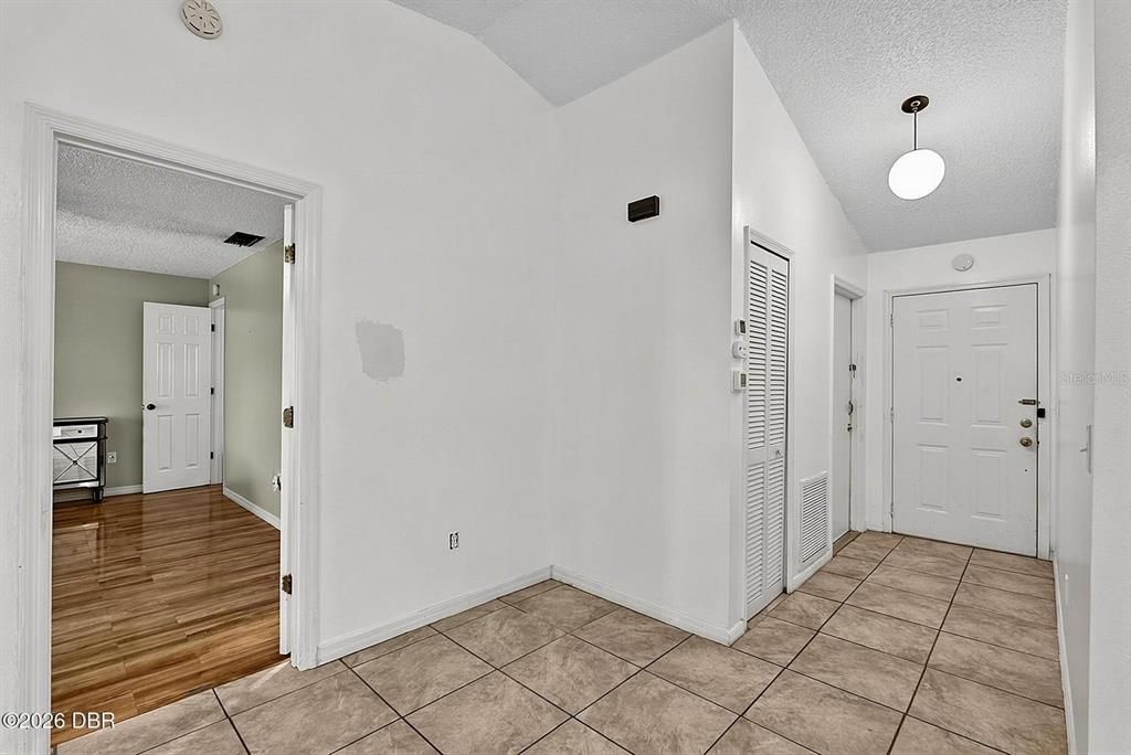 En Venta: $270,000 (2 camas, 2 baños, 1287 Pies cuadrados)