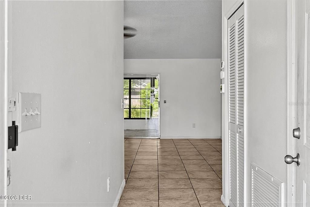 En Venta: $270,000 (2 camas, 2 baños, 1287 Pies cuadrados)