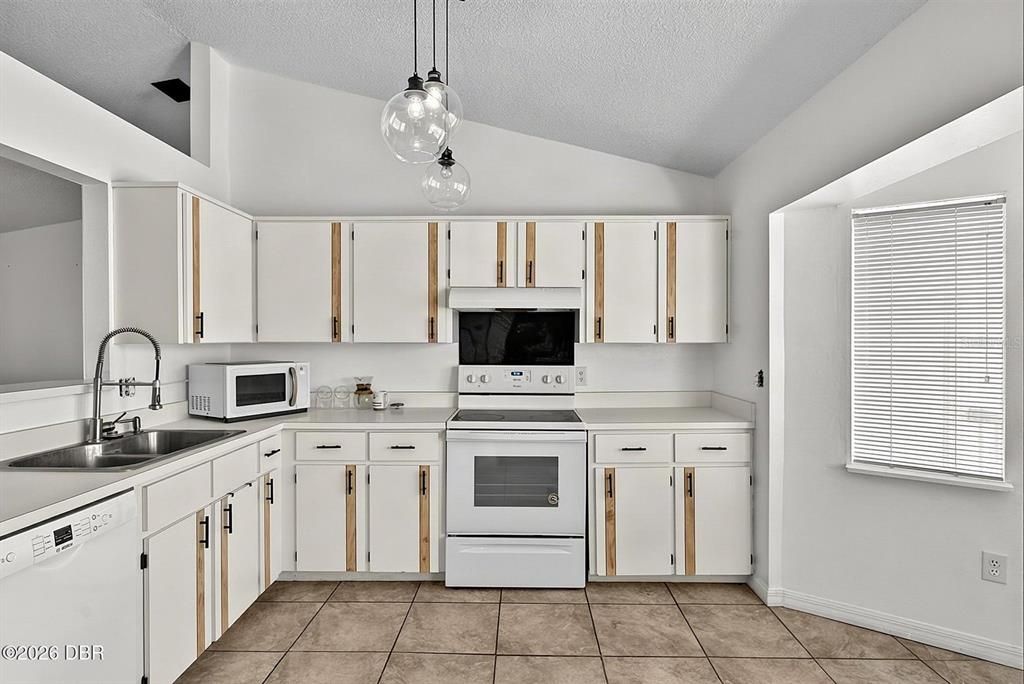 En Venta: $270,000 (2 camas, 2 baños, 1287 Pies cuadrados)