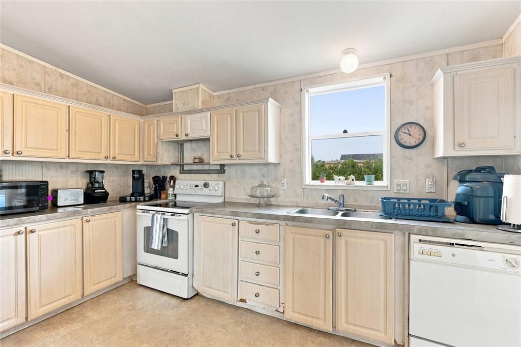 For Sale: $119,000 (3 beds, 2 baths, 1512 Square Feet)
