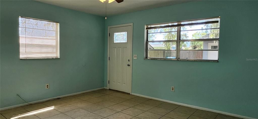 For Rent: $1,700 (2 beds, 1 baths, 700 Square Feet)