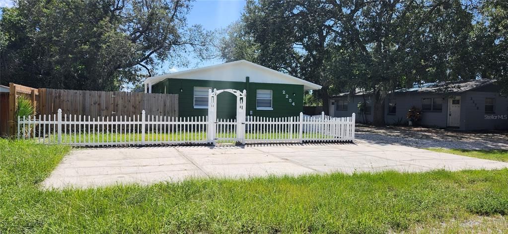 For Rent: $1,700 (2 beds, 1 baths, 700 Square Feet)