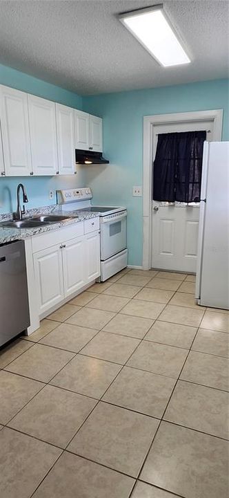 For Rent: $1,700 (2 beds, 1 baths, 700 Square Feet)