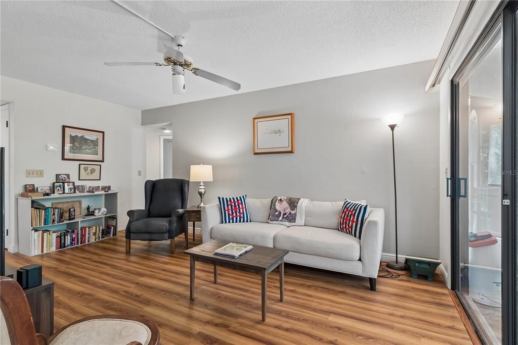 En Venta: $169,900 (2 camas, 2 baños, 1150 Pies cuadrados)