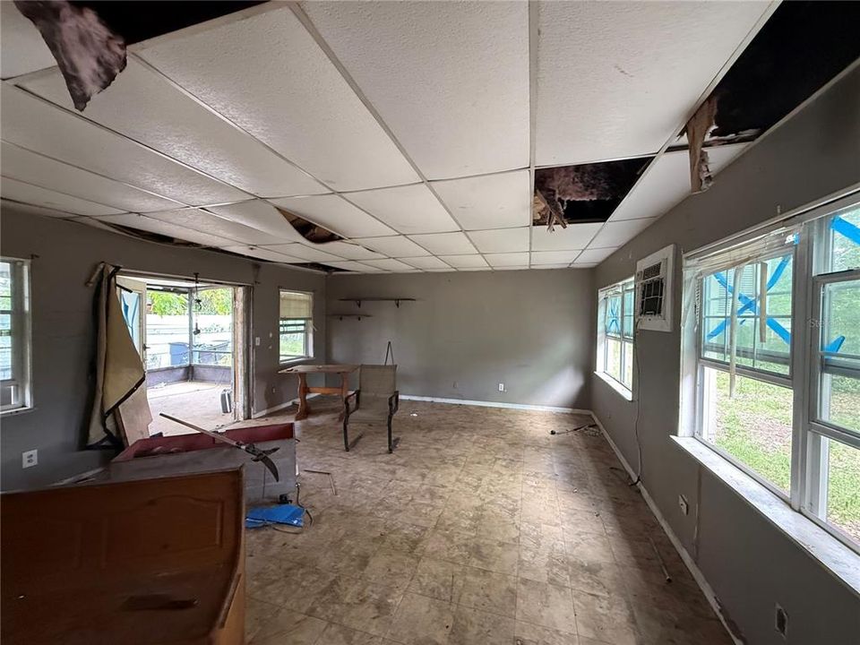 For Sale: $220,000 (3 beds, 2 baths, 1360 Square Feet)