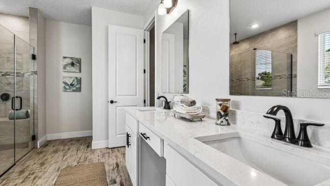 En Venta: $564,900 (4 camas, 3 baños, 2677 Pies cuadrados)