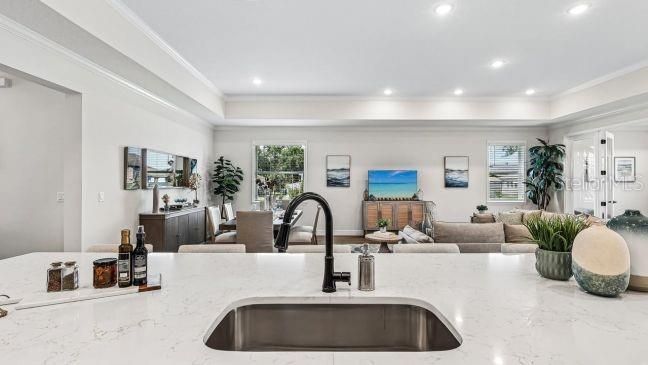 En Venta: $564,900 (4 camas, 3 baños, 2677 Pies cuadrados)