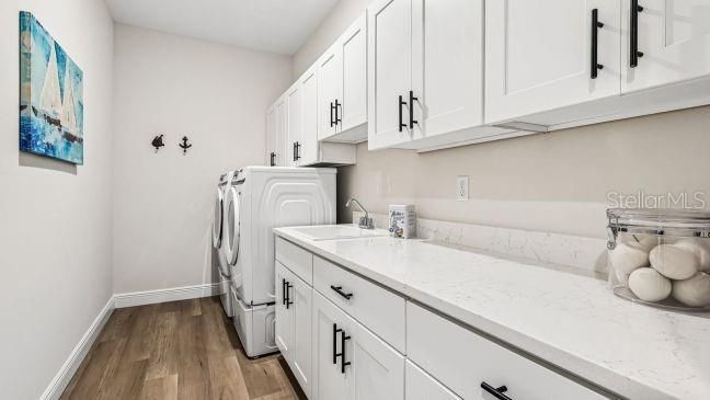 En Venta: $564,900 (4 camas, 3 baños, 2677 Pies cuadrados)