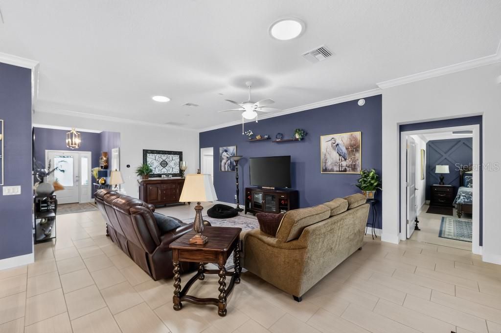 En Venta: $549,000 (3 camas, 3 baños, 1869 Pies cuadrados)