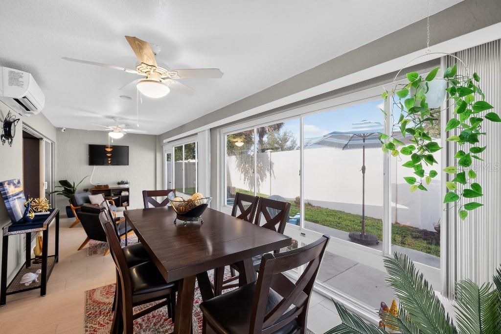 En Venta: $549,000 (3 camas, 3 baños, 1869 Pies cuadrados)