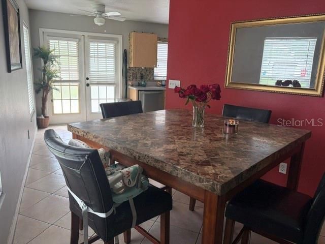 En Venta: $365,000 (3 camas, 2 baños, 1367 Pies cuadrados)