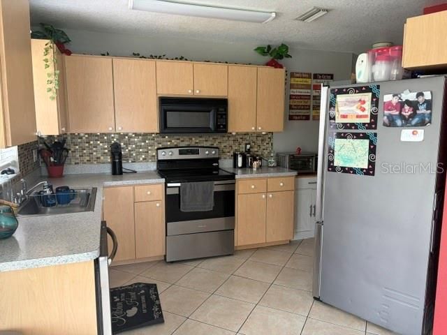 En Venta: $365,000 (3 camas, 2 baños, 1367 Pies cuadrados)