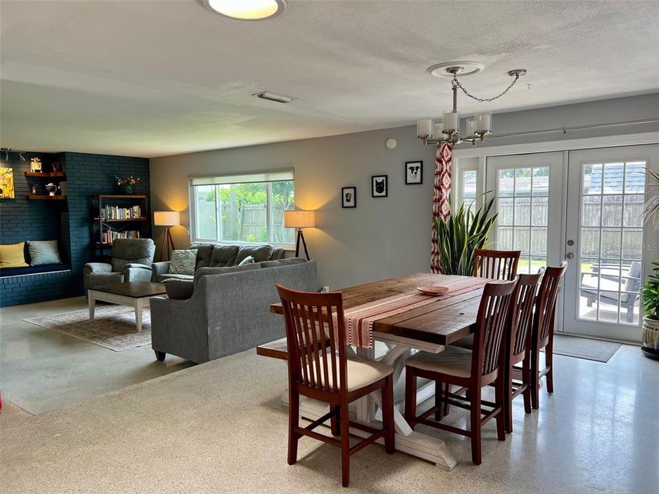 For Sale: $475,000 (2 beds, 2 baths, 1438 Square Feet)