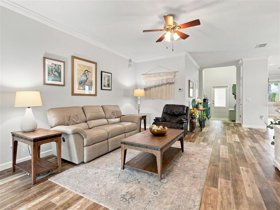 For Sale: $345,000 (3 beds, 2 baths, 1693 Square Feet)