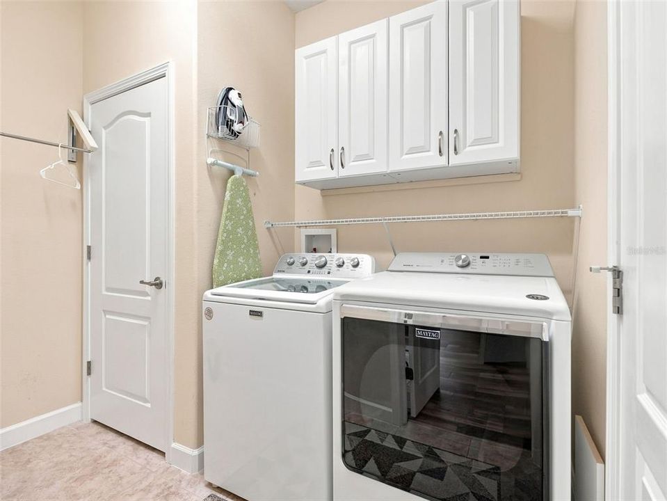 For Sale: $345,000 (3 beds, 2 baths, 1693 Square Feet)