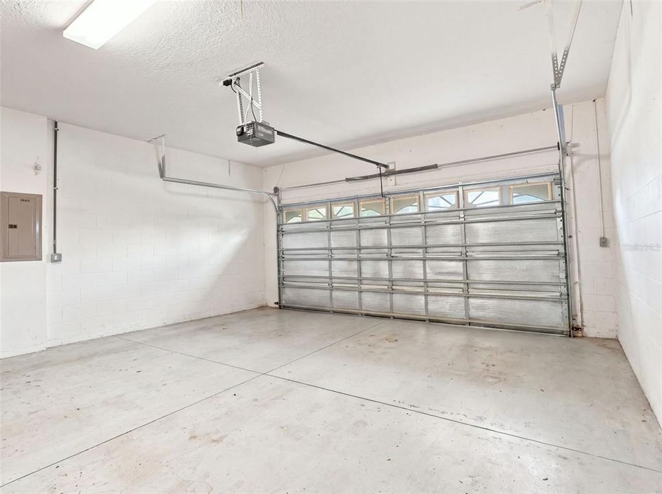 For Sale: $345,000 (3 beds, 2 baths, 1693 Square Feet)