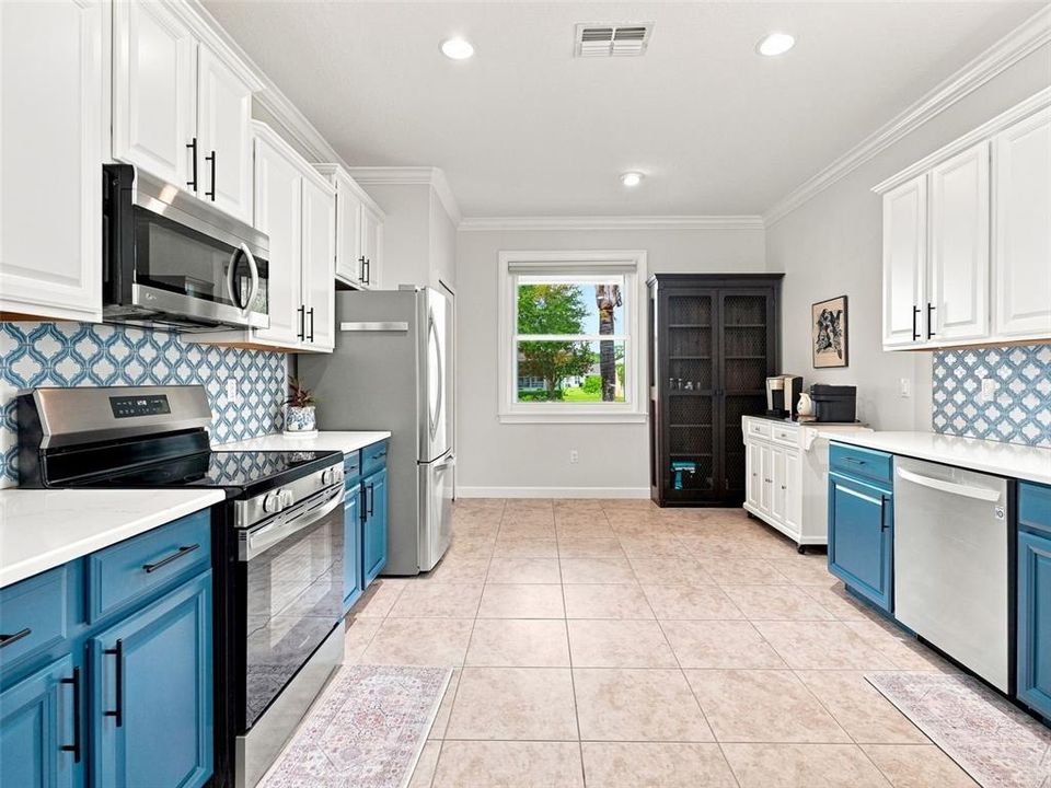 For Sale: $345,000 (3 beds, 2 baths, 1693 Square Feet)