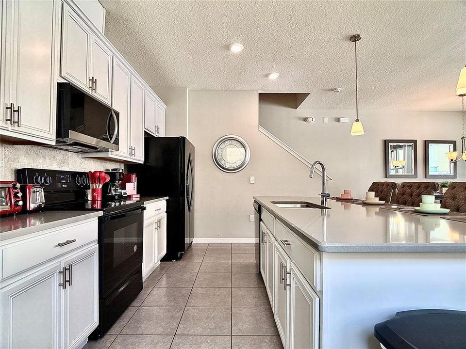 En Renta: $2,800 (4 camas, 3 baños, 1782 Pies cuadrados)