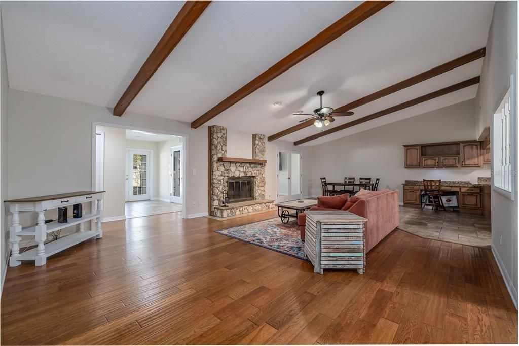 For Sale: $450,000 (5 beds, 3 baths, 2946 Square Feet)