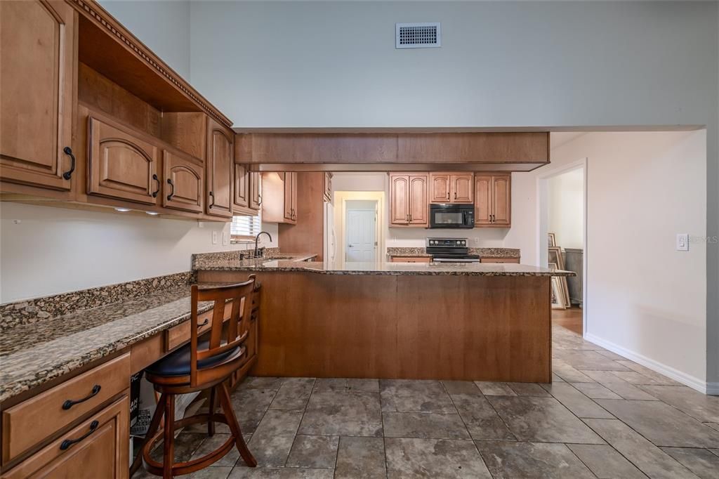 For Sale: $450,000 (5 beds, 3 baths, 2946 Square Feet)