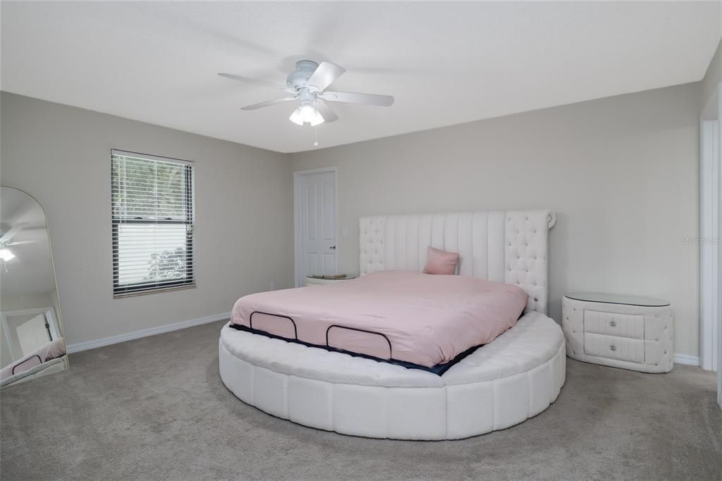 For Sale: $450,000 (5 beds, 3 baths, 2946 Square Feet)